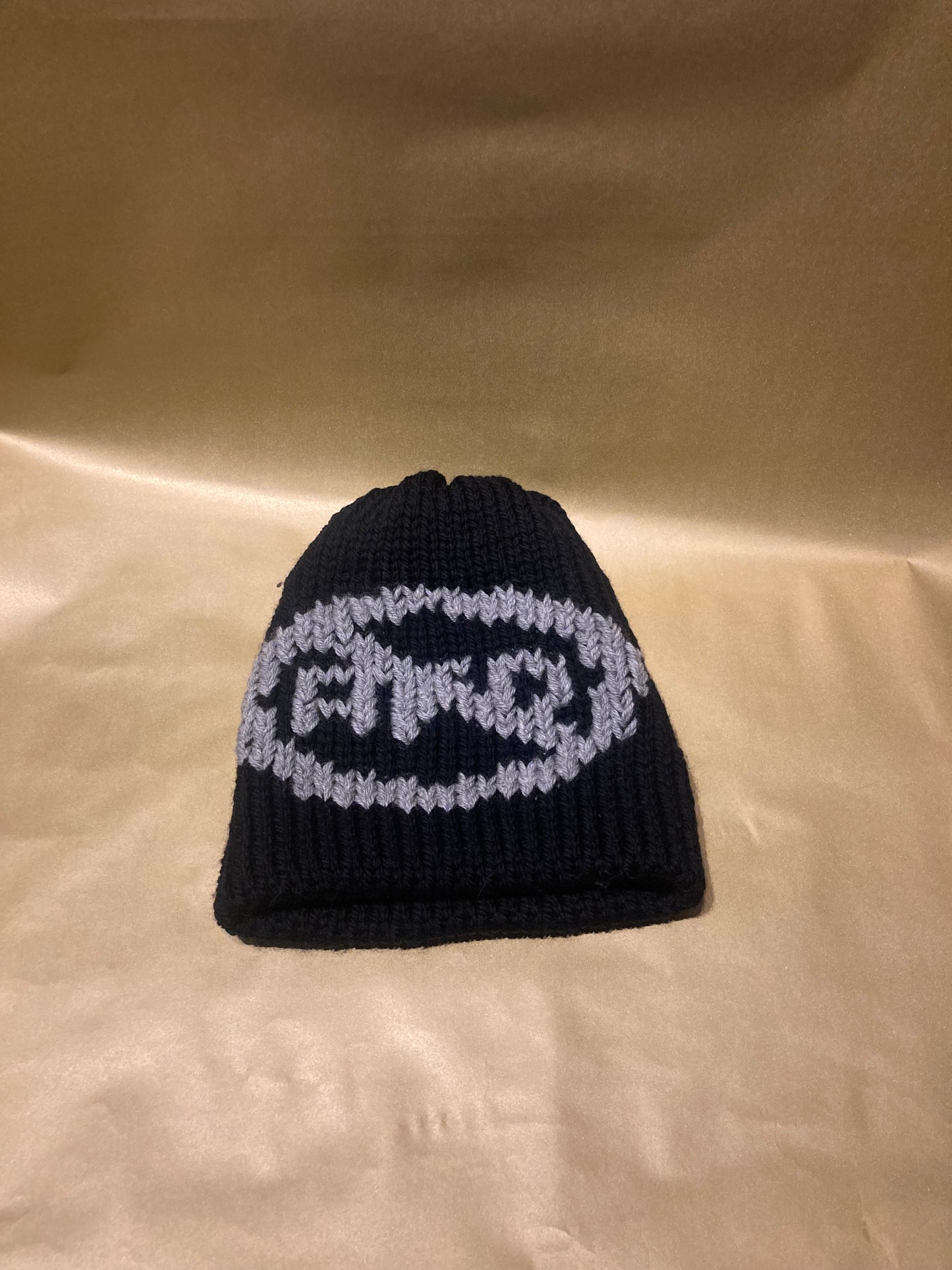 22cm Short-Beanie mit durchgestrichenem AFD Logo - AyWool