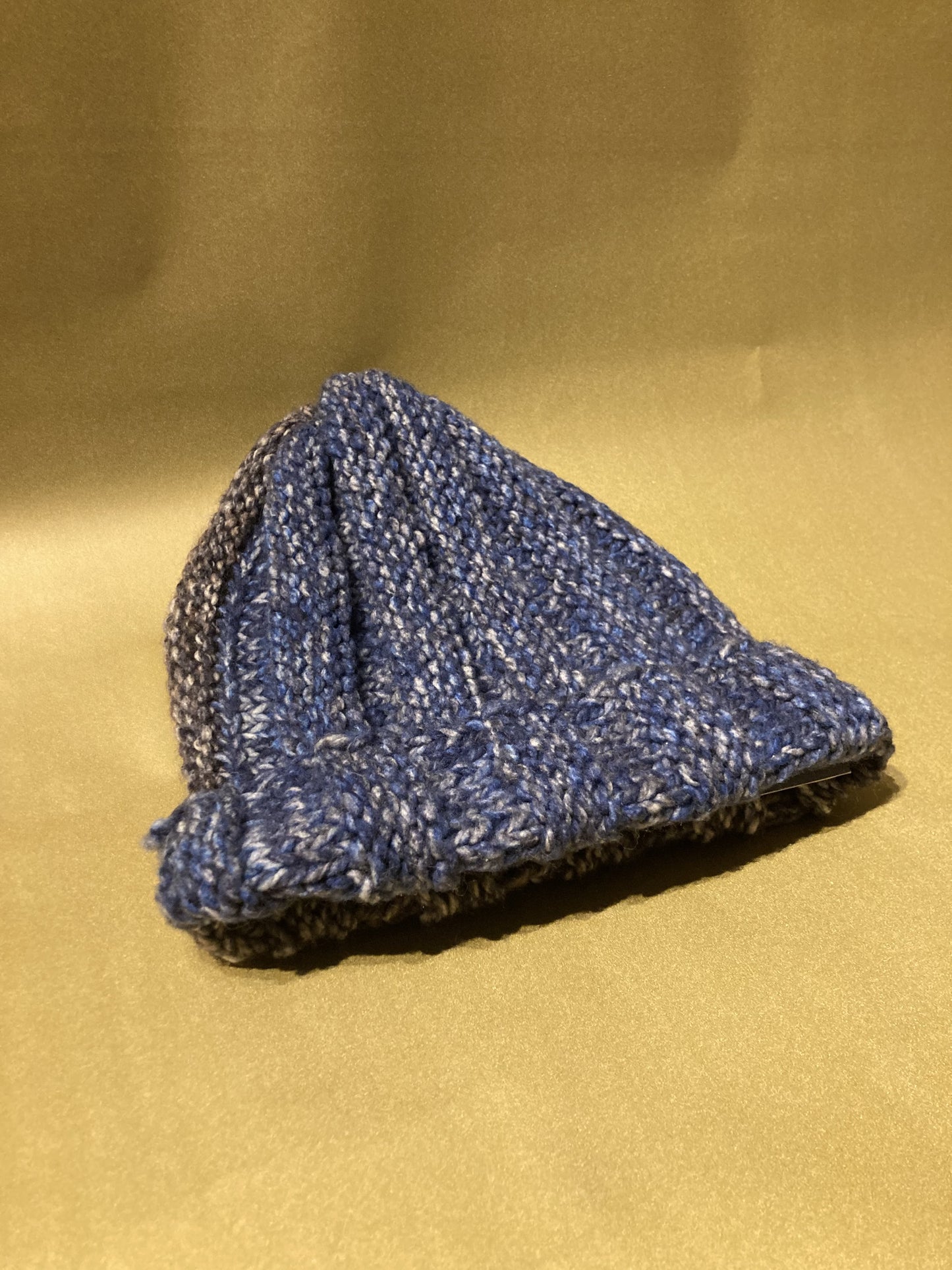 Handgestrickte Merino-Mütze in Jeansgrau und Grau – Eine Hommage an starke Unterstützung und Individualität. - AyWool