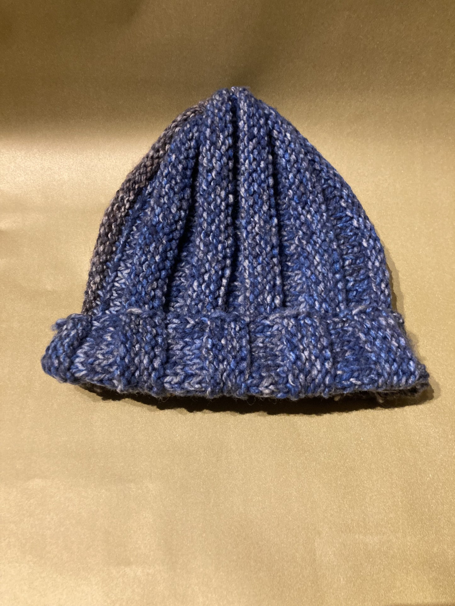 Handgestrickte Merino-Mütze in Jeansgrau und Grau – Eine Hommage an starke Unterstützung und Individualität. - AyWool