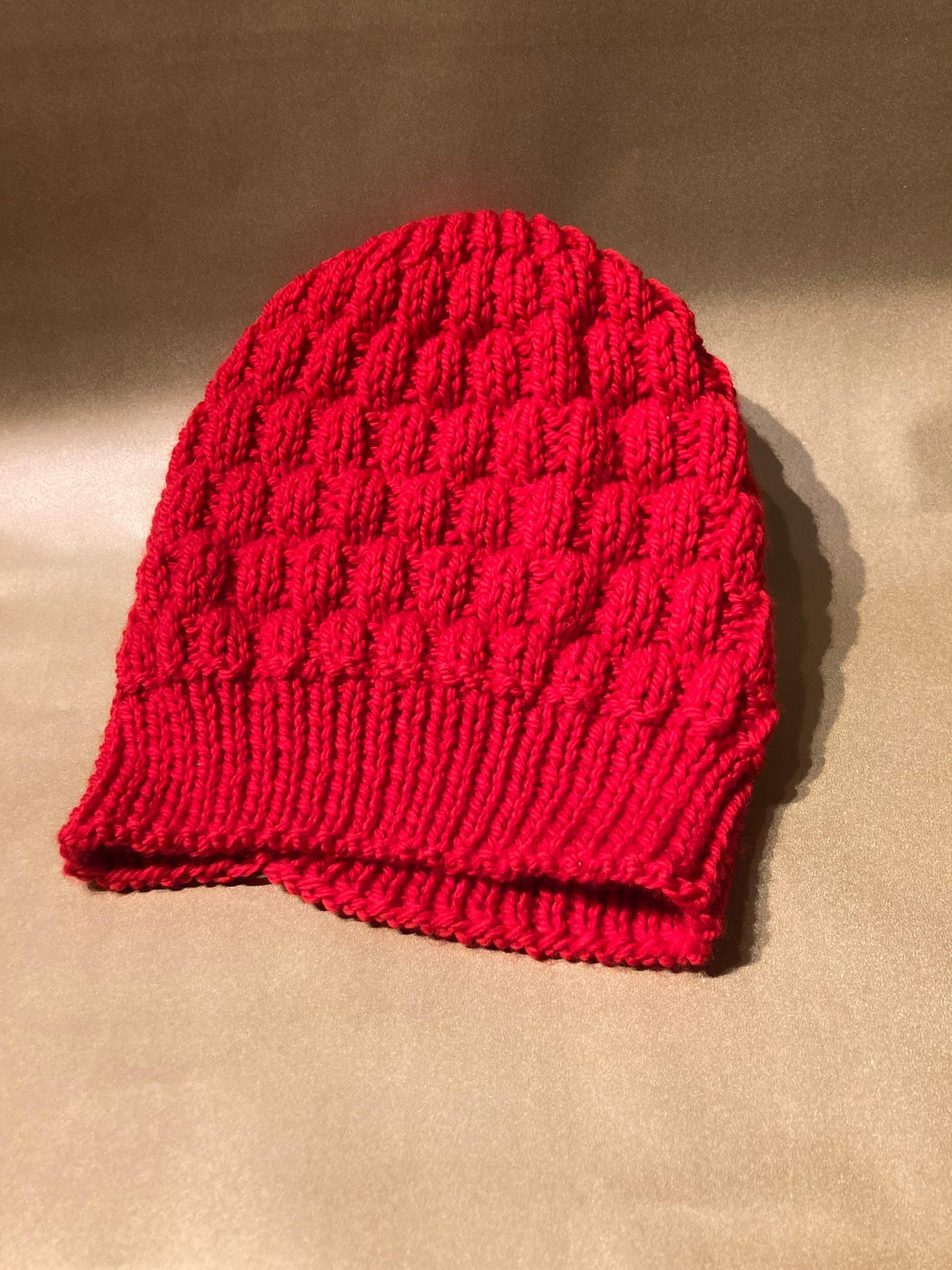 Handgestrickte Rote Merino Mütze – Design mit Schmetterlingskukon-Flair - AyWool