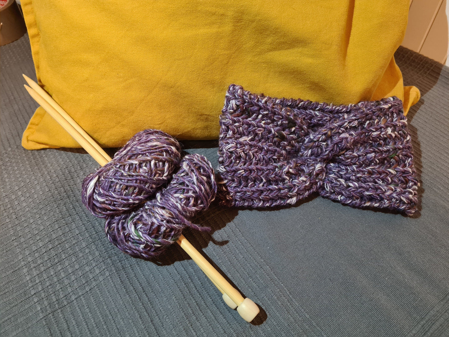 Handgestricktes Stirnband aus Merino, Baby Alpaka und Seide in Lila-Fusion - AyWool