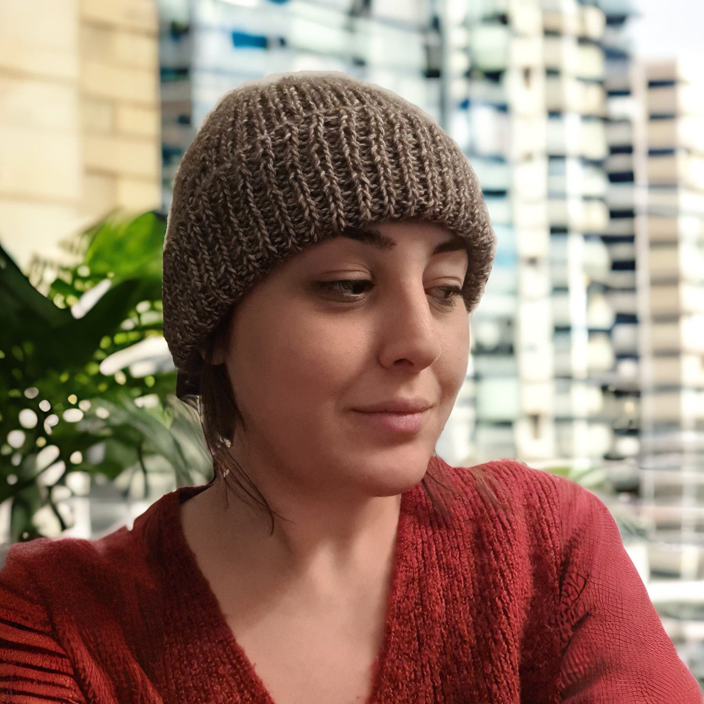 Handgestrickte Unisex Mütze aus Seide und Merino Schurwolle in Braun Meliert - AyWool